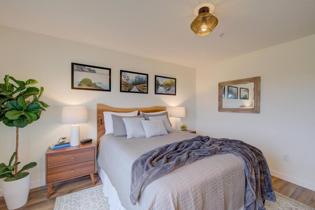 Beach Please-Updated Home With Ocean Views ลองบีช ภายนอก รูปภาพ