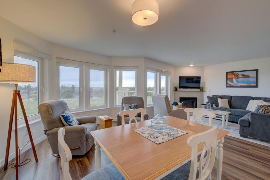 Beach Please-Updated Home With Ocean Views ลองบีช ภายนอก รูปภาพ
